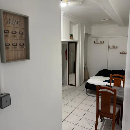 La Maison Cachee Moderne * Parijs