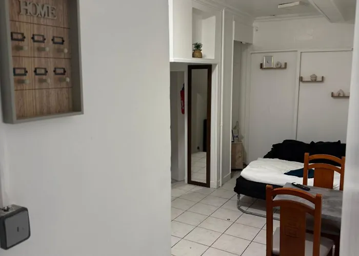 La Maison Cachee Moderne * Parijs